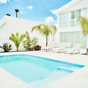https://vila-carla-3bdr-3bath-in-amarilla-golf.adeje-hotels.com